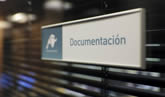 Cartel informativo dentro de las oficinas